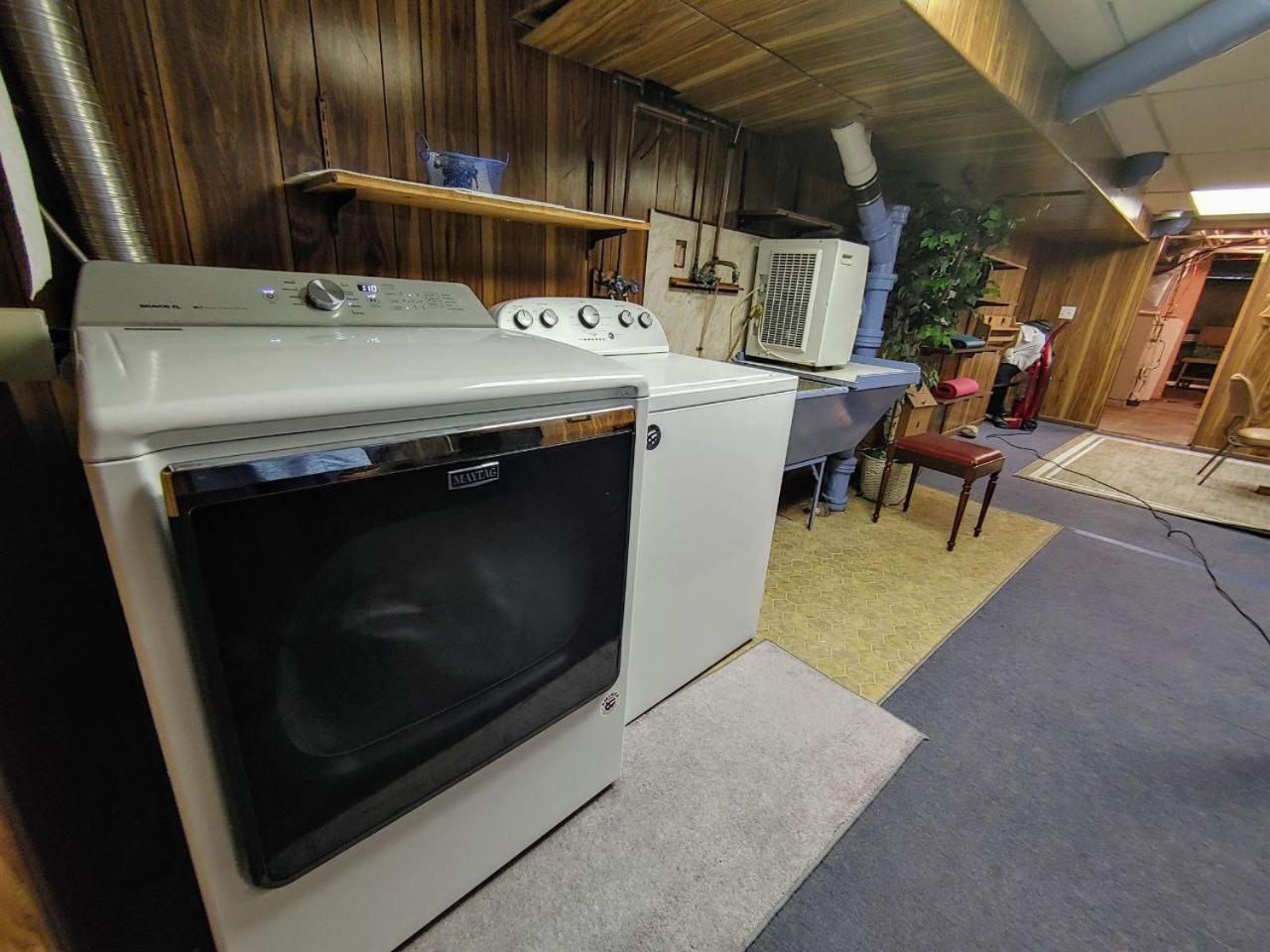 Huge Historic, W/Large Yard & Close To Beach Manistee Buitenkant foto